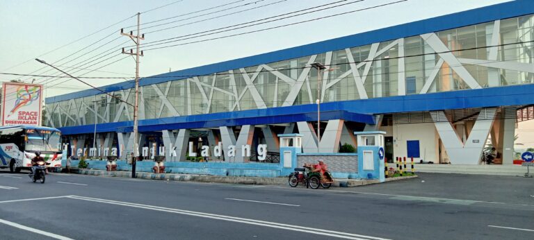 Masa Silam yang Mengendap di Terminal Anjuk Ladang