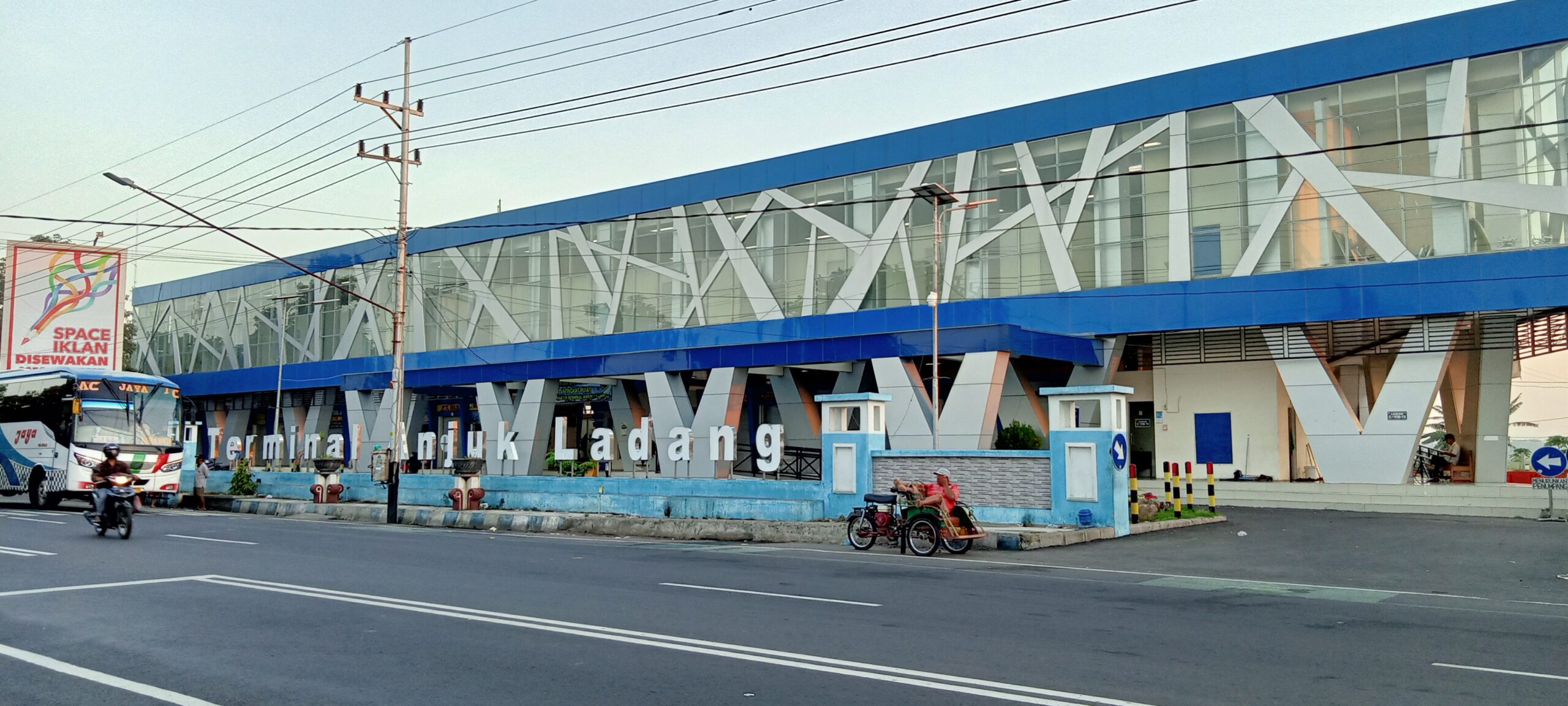 Masa Silam yang Mengendap di Terminal Anjuk Ladang