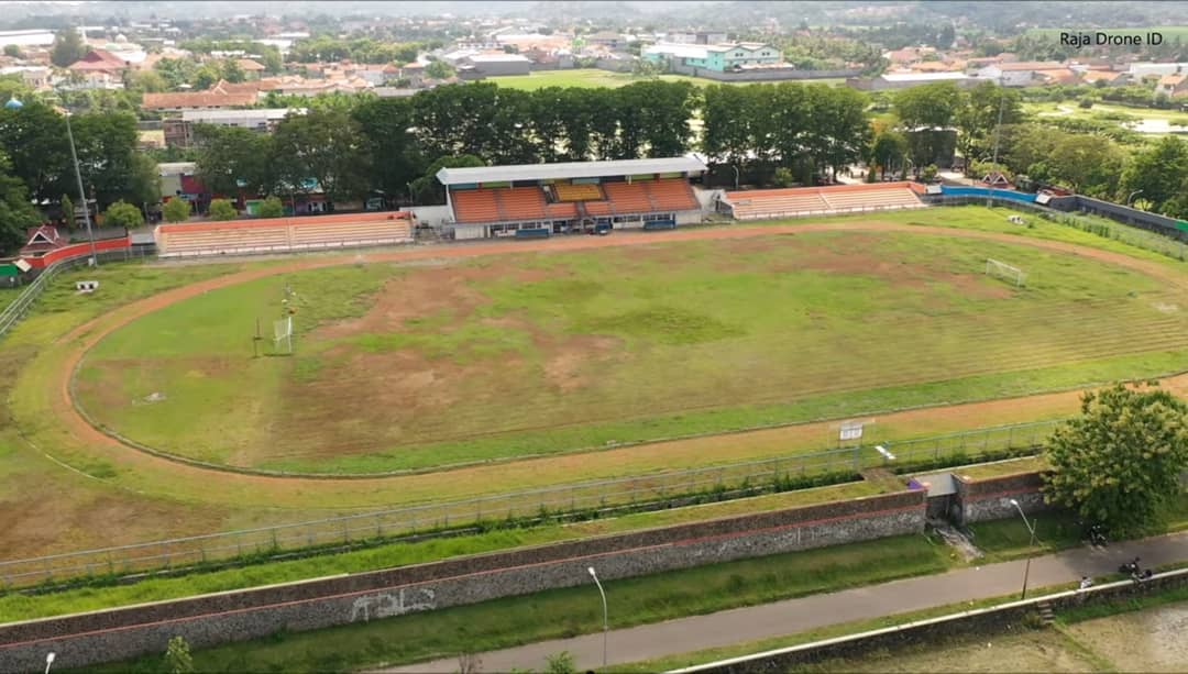 Kondisi Lapangan Chandradimuka, Kebumen (Instagram.com/info_stadium)